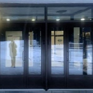 Полуторная алюминиевая дверь