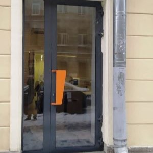 Алюминиевая дверь для магазина