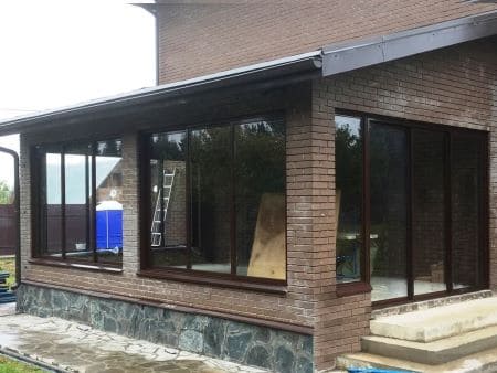 Теплое алюминиевое остекление дома и веранды