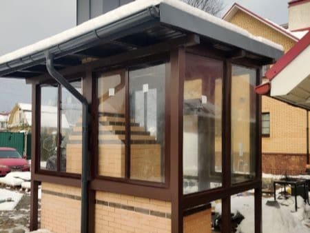 Алюминиевое остекление пристройки с мангалом в коттедже под ключ