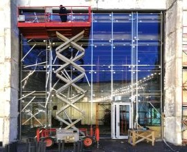 Высотные работы при алюминиевом остеклении